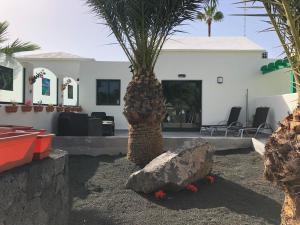 Fotografia z galérie ubytovania Luxury Villa sea front Costa Teguise v destinácii Costa Teguise