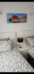 Posteľ alebo postele v izbe v ubytovaní Luxury Villa sea front Costa Teguise