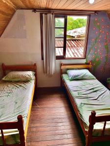 Uma cama ou camas num quarto em Hostel Praia de Moçambique