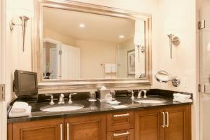 Kopalnica v nastanitvi Strip View Suites - No Resort Fee !