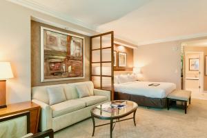 Postelja oz. postelje v sobi nastanitve Strip View Suites - No Resort Fee !
