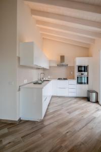 Kuchyň nebo kuchyňský kout v ubytování Villa Margidore