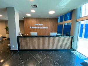 a lobby with a reception desk in a building at San Diego Governador Valadares in Governador Valadares