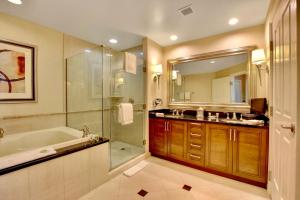 Kopalnica v nastanitvi Strip View Suites - No Resort Fee !