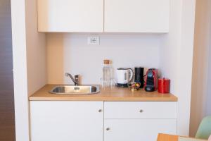 Kuchyň nebo kuchyňský kout v ubytování Palmanova Suites