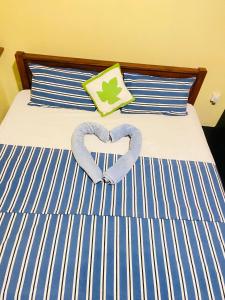 Postel nebo postele na pokoji v ubytování Unakuruwa Ravenala Homestay