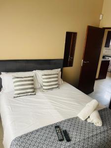 Ένα ή περισσότερα κρεβάτια σε δωμάτιο στο Bela Waterfront Villa