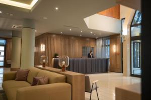 Adina Apartment Hotel Budapest tesisinde lobi veya resepsiyon alanı