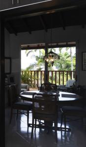 a dining room with a table and chairs and a large window at Apartamento con espectaculares vistas en el centro histórico in Socorro