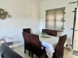 Coin salon dans l'établissement Sea La Vie Villa