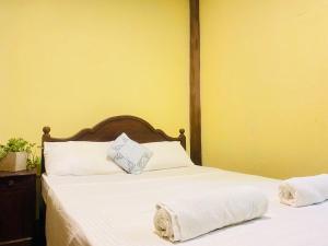 Postel nebo postele na pokoji v ubytování Unakuruwa Ravenala Homestay