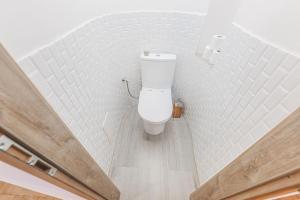 an overhead view of a bathroom with a toilet at Carolina's Yoga apartment in Hradec Králové