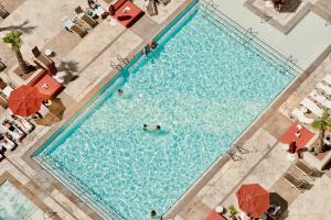Bazen v nastanitvi oz. blizu nastanitve Strip View Suites - No Resort Fee !