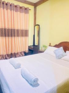 Postel nebo postele na pokoji v ubytování Unakuruwa Ravenala Homestay