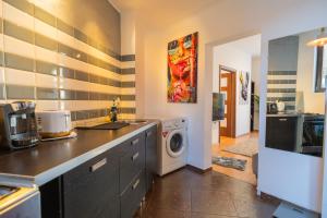 Η κουζίνα ή μικρή κουζίνα στο Prime Location - Breathtaking Architectural Views