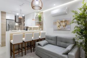 a living room with a couch and a kitchen at Copa Beach Studios Design in Rio de Janeiro