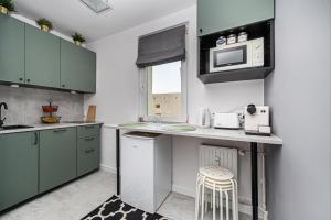 Virtuvė arba virtuvėlė apgyvendinimo įstaigoje Green Leaf - BillBerry Apartments