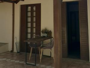 a table and chairs in the corner of a room at Chalé ensolarado in Lages
