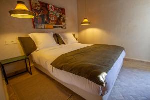 Postel nebo postele na pokoji v ubytování Maison Riad Beryll + 37 fotografií