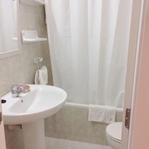 Koupelna v ubytování Hostal Pitiusa