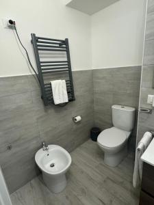 A bathroom at Corte Capuana