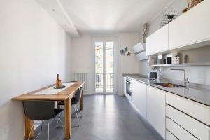 Кухня або міні-кухня у Moderno quadrilocale, ultimo piano