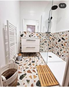 a bathroom with a shower and a bench on the floor at L'escale Balzac in Villeurbanne