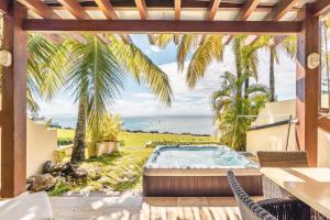 Πισίνα στο ή κοντά στο Townhouse with ocean view Puerto Bahia