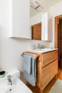 a bathroom with a sink and a counter top at Appartamento a Val di Sopra, Cortina d'Ampezzo in Cortina dʼAmpezzo