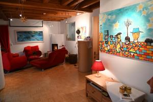a living room with a painting on the wall at Bio-Gästehaus Rhöndistel in Poppenhausen