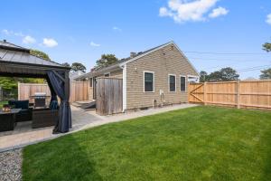 Gallery image of 3-min Walk To Beach! Private Luxury Backyard! in Dennis