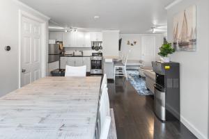 Gallery image of 3-min Walk To Beach! Private Luxury Backyard! in Dennis +26 photos