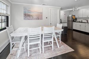 Gallery image of 3-min Walk To Beach! Private Luxury Backyard! in Dennis