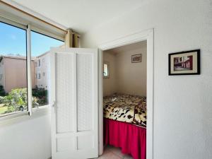 Postel nebo postele na pokoji v ubytování Studio Résidence du Golf Calvi + 5 fotografií