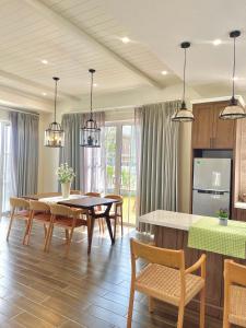 a kitchen and dining room with a table and chairs at Seamoni Seaview Villa 01 - Novaworld Phan Thiết in Phan Thiet