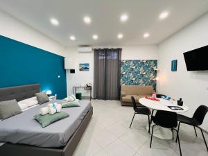 a room with a bed and a table and a couch at La Casa di NAra in Naples