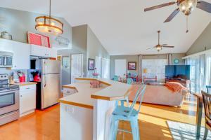 Η κουζίνα ή μικρή κουζίνα στο Edgemont Home with Deck and BBQ Grill 2 Mi to Lake!