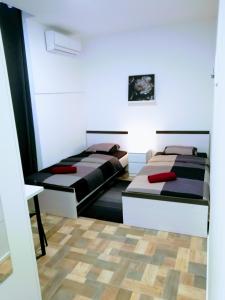 two beds are in a room with at Pula Center - Studio Apartments in Pula
