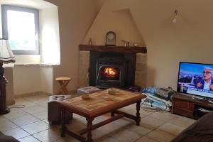 TV a/nebo společenská místnost v ubytování La Maison de Françoise à La Bourgarie + 12 fotografií
