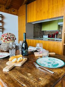 Joogid majutusasutuses tHE Eagle Nest Duplex - Your Mountain Retreat