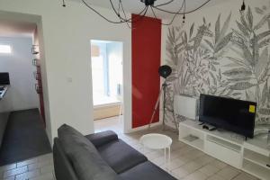 TV a/nebo společenská místnost v ubytování L'olivier