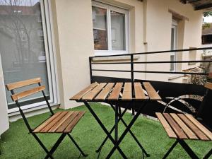 a picnic table and two benches on a porch at Spa des ducs loft 3 in Bar-le-Duc