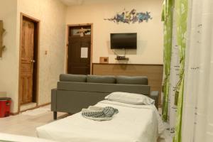 TV a/nebo společenská místnost v ubytování Coral Queen Villa, Ukulhas