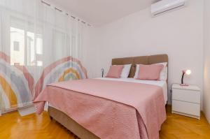 Posteľ alebo postele v izbe v ubytovaní Apartments Edita