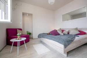 Postel nebo postele na pokoji v ubytování Apartments Sonata