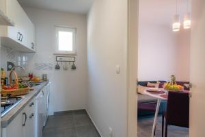 Kuchyň nebo kuchyňský kout v ubytování Apartments Sonata