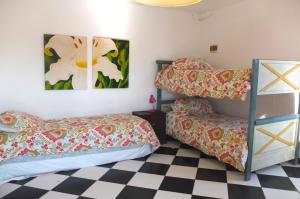 Tempat tidur susun dalam kamar di Casa San Telmo 3031
