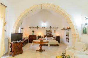 a living room with a bed and an archway at Masseria Pozzo Tre Pile in Martina Franca