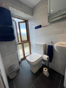 Bilik mandi di Robins nest, near Sennen Cove, 14 Beaches, Minack +29 gambar