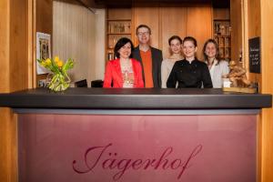 a group of people standing behind a counter at Hotel Restaurant Jägerhof in Weisendorf